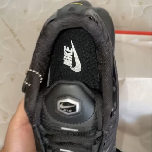 Nike TN sneakers, black, iconic dynamic design