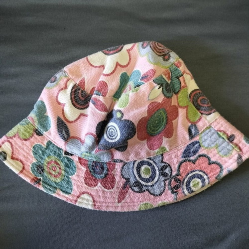 Children's hats like new, pack of 12, sizes 52-55 cm