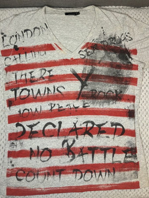 Distressed Graphic V-Neck Μπλουζάκι Gabbiano σαν καινούργιο, γκρι