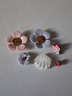 Crocs σετ 6 διακοσμητικών charms με λουλούδια, κοχύλι, My Melody και φράουλα