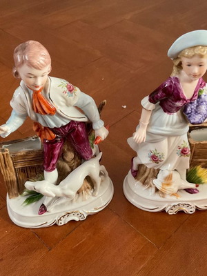 Porcelain figurines set of 2 with imperfections