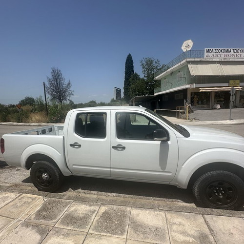 Nissan Navara 2014 diesel pickup truck, manual transmission