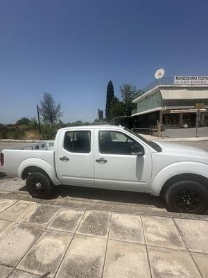 Nissan Navara 2014 diesel pickup truck, manual transmission