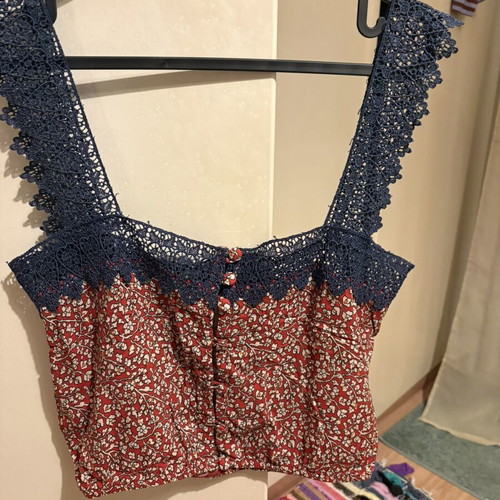 Madame Shoushou top lace like new, large, multicolor