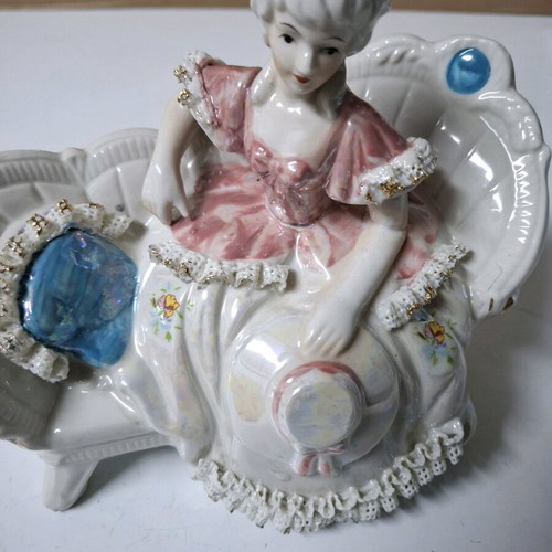 Porcelain figures like new, pack of 5 pieces
