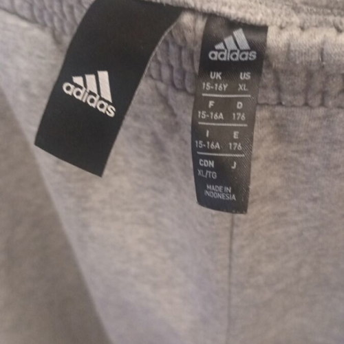 Adidas gray tracksuit set for 16 years like new