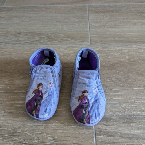 Frozen slippers No 23 used, purple