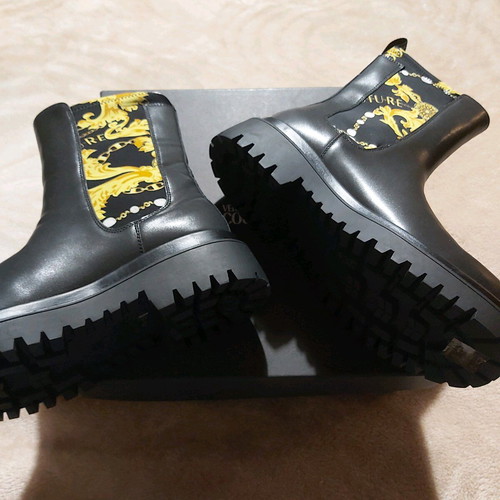 Versace Jeans Couture boots size 39 new, black, oversized