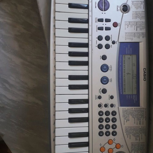 Casio keyboard with 29 keys like new