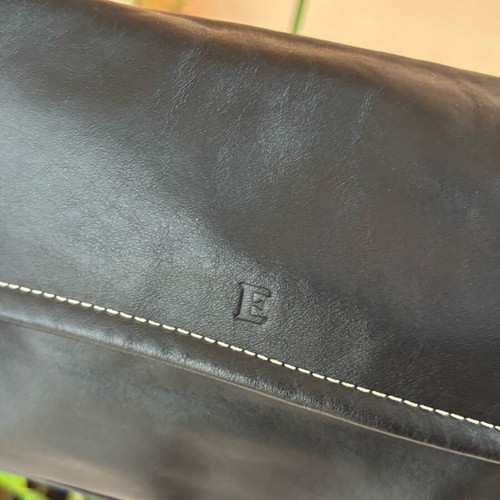 Black leather shoulder bag epsilon like new