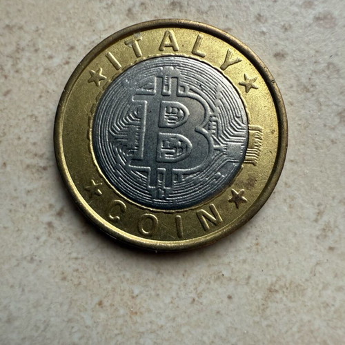 Rare collectible Italy B coin used in very good condition