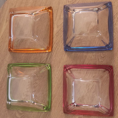 Square bowls set of 4 like new, for dips and nuts
