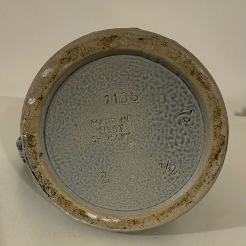 Decorative carafe used in excellent condition