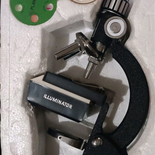 Vintage metal microscope with case and accessories like new
