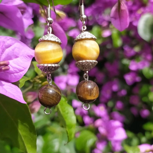 Earrings with semi-precious stones, dangle style