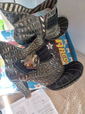 Γυναικεία μποτάκια Irregular Choice μεταχειρισμένα, μέγεθος 39