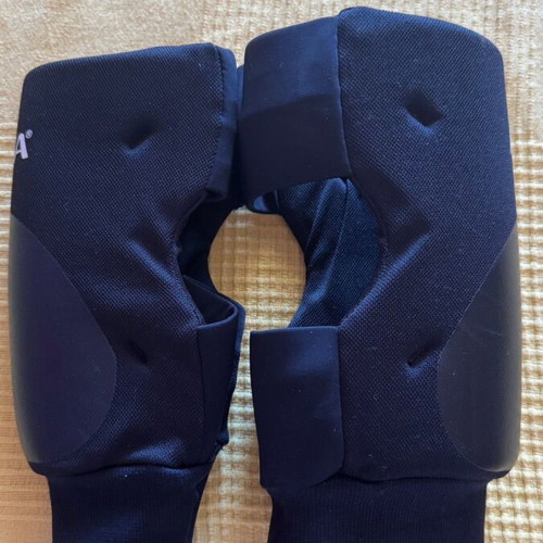 Volley Amila Knee Pad Black Small like new