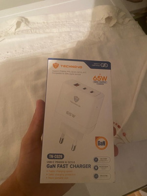 Fast charger με καλώδιο Type C και στις δύο πλευρές ολοκαίνουργιο