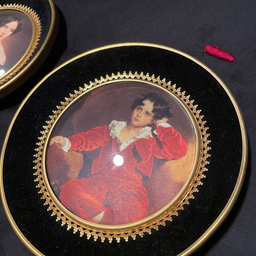 Decorative frames with Renaissance portraits set of 2, like new