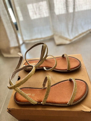 Migato sandal like new, size 40, gold