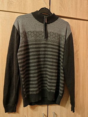 Men's thick long-sleeve sweater like new size L