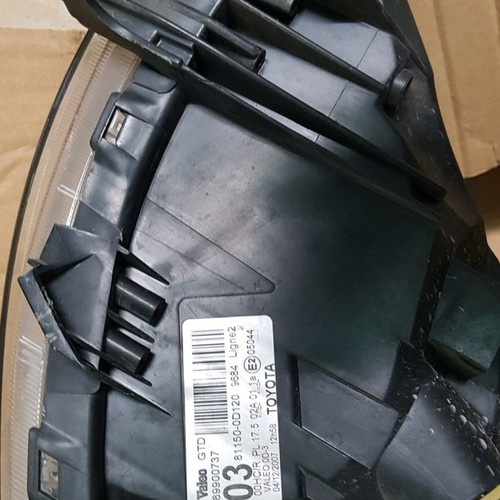 Left headlight Toyota Yaris 2008 used with broken mount
