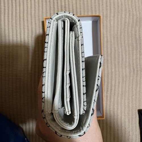 Guess wallet new, gray and black, spacious with many compartments