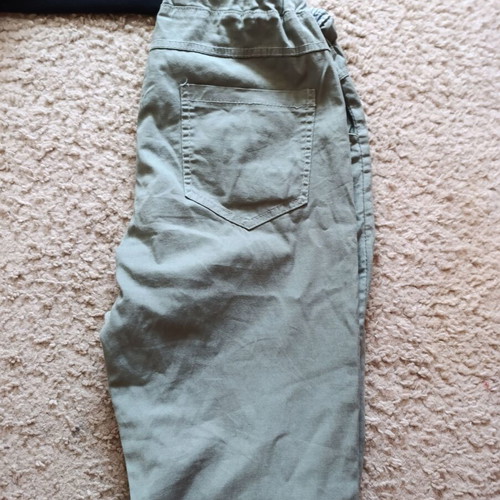 Men's jeans large like new, slim fit, green