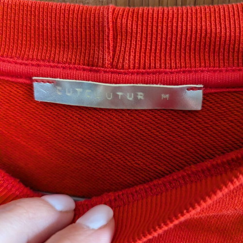 Cutcuutur sweater size medium used, red