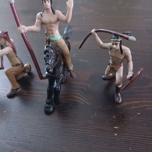 Indian figures set of 4 used