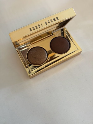 Bobbi Brown eyeshadow used