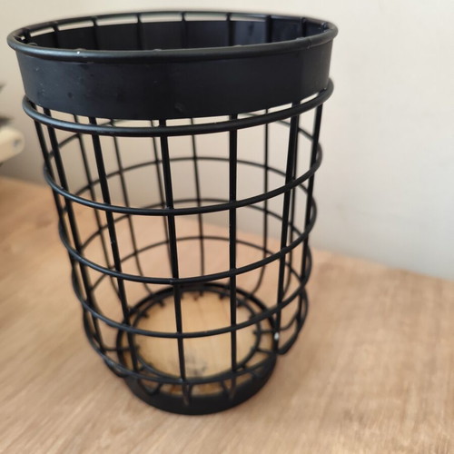 Round metal organizer case used