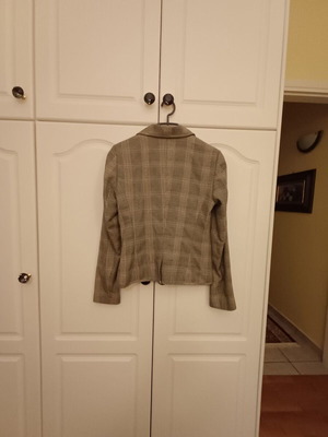 Women's gray checkered jacket, short fitted, like new, size small
