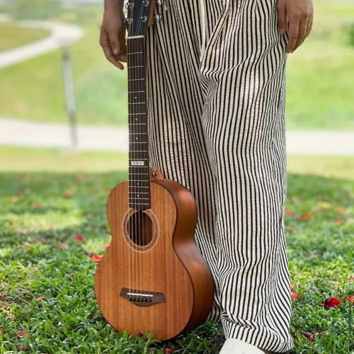 Acoustic guitar new with carrying case 6-string