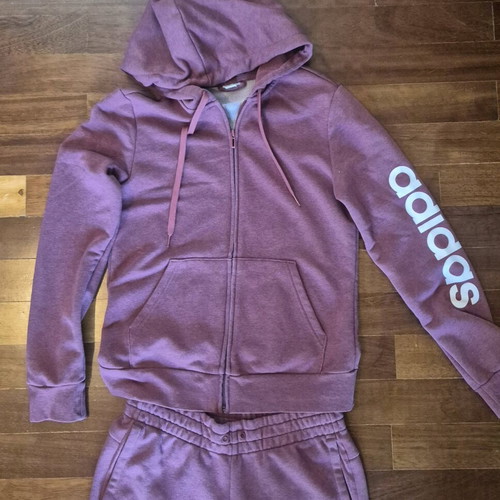 Adidas set medium used, missing drawstring on pants
