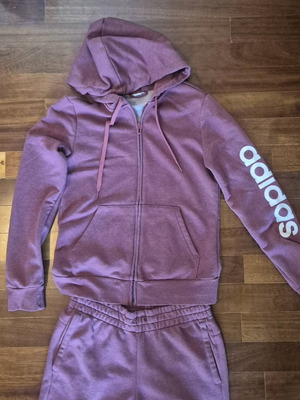 Adidas set medium used, missing drawstring on pants