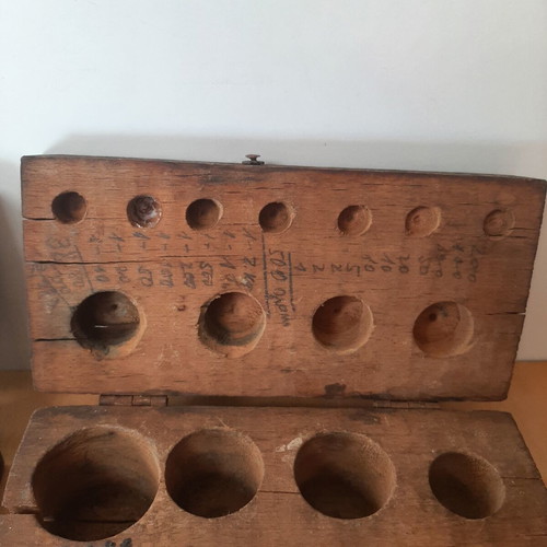 Wooden boxes with brass weights used, pack of 3, total 19 weights