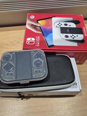 Nintendo Switch OLED μεταχειρισμένο με επίσημη θήκη και αξεσουάρ