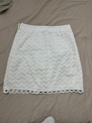 Mini white lace skirt, size 34, cotton, like new