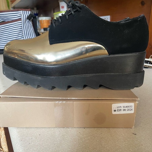 Oxford shoes like new, black velvet with gold platform