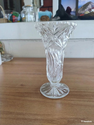 Decorative vase with embossed designs like new, height 17.5 cm