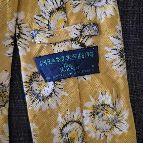 Silk tie like new, gray and yellow floral pattern