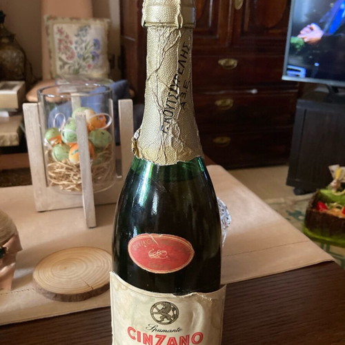 Cinzano natural sparkling wine used, old drink for collectors