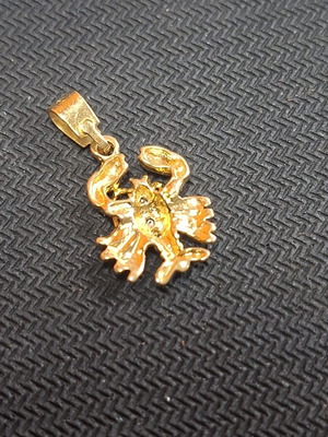 Gold Cancer Pendant 14 Carat like new, 3×1.5 cm, 2.2 grams