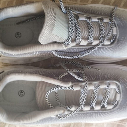 Atlanta footwear athletic shoes with vapor memory foam, sizes 42 & 43