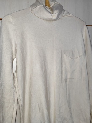 Memory & Co Ecru Soft Knit Turtleneck Sweater with Pocket like new