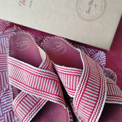 Toni Pons espadrilles slides size 38, like new, red and white