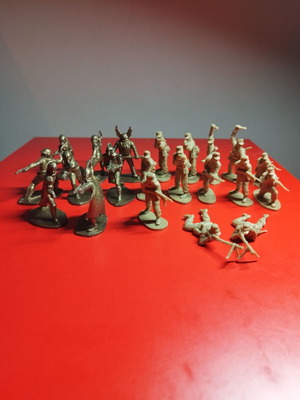 Vintage soldier figures used, lot of 21 pieces