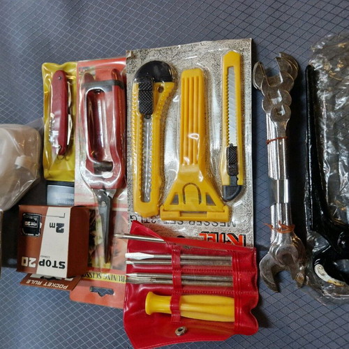 Tool set 20 pcs new with German wrenches, pliers, screwdrivers, cutters, scissors, knife, tape measure and mask