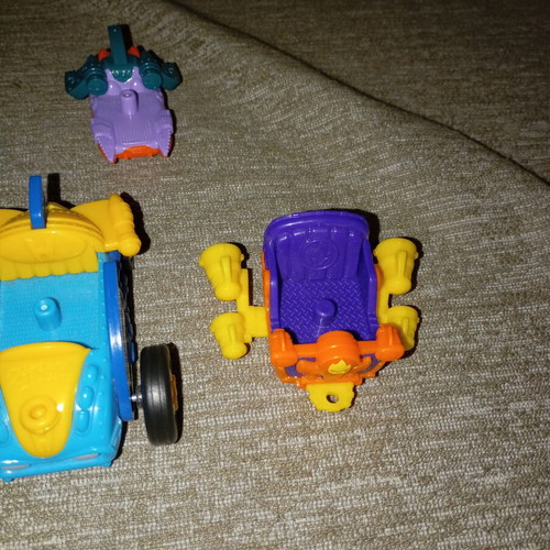 SuperZings set with hideout, vehicles & capsules